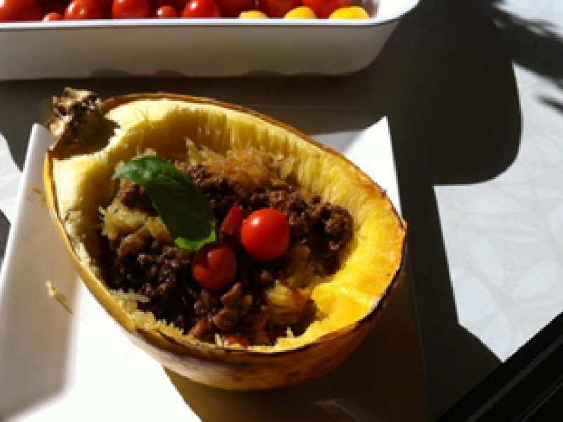 Pečená špagetová dýně s krutím masem